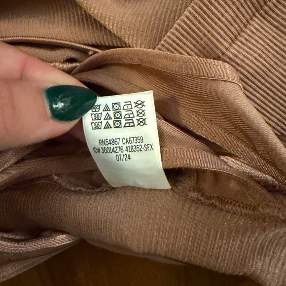 Victoria's Secret PINK Satin‎ Seamless High Neck Tank Bra S - Picture 8 of 8